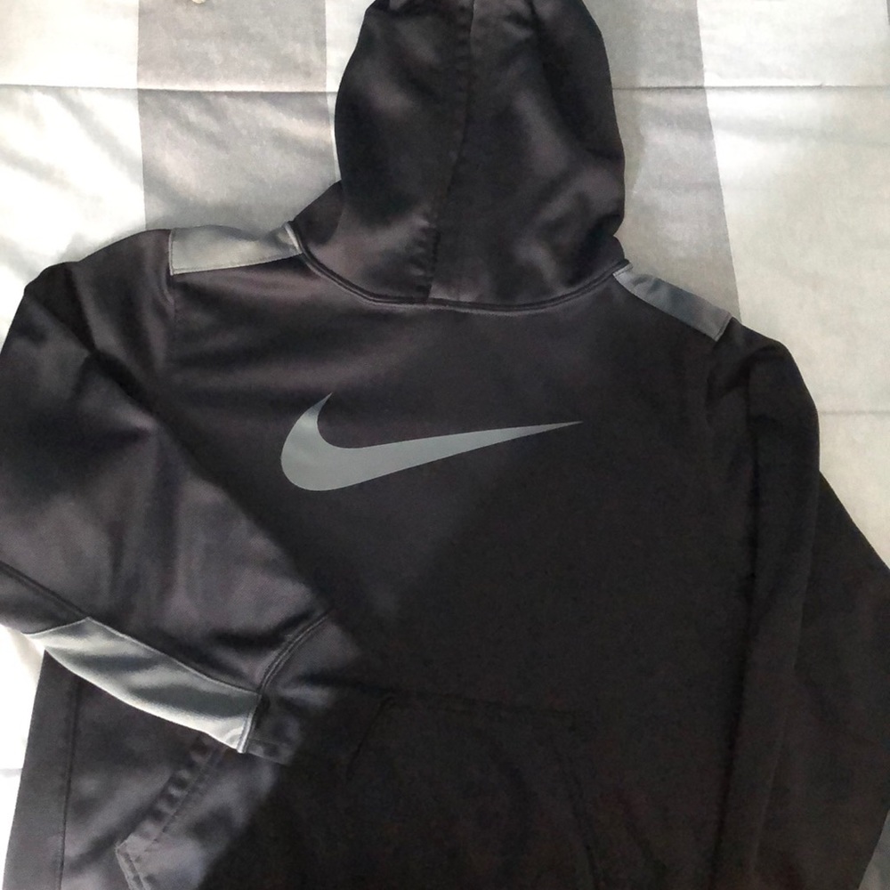 Nike Therma-Fit hoodie (kids)